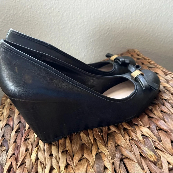 Vince Camuto black wedge heels with bows Women’s size 8 going out comfortable - Picture 6 of 8